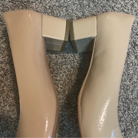 AEROSOLES Beige Flats with Gold Buckle SIZE 9 - Picture 8 of 14